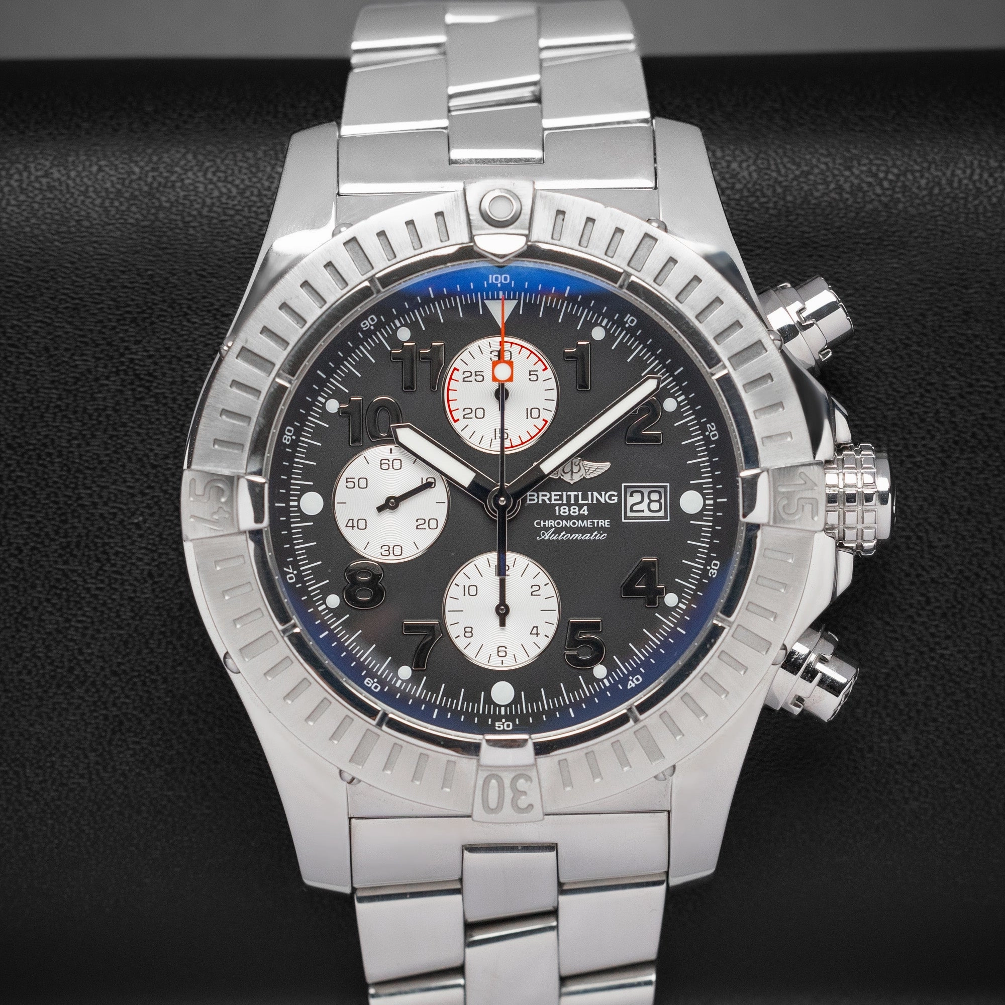 Breitling Avenger A13370