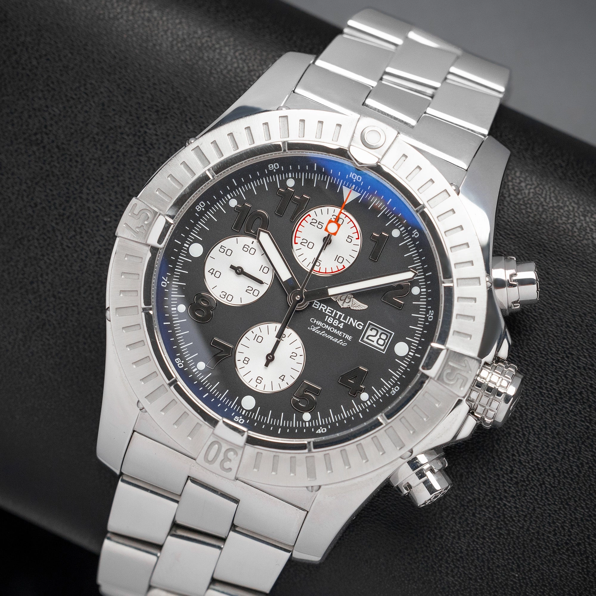 Breitling Avenger A13370