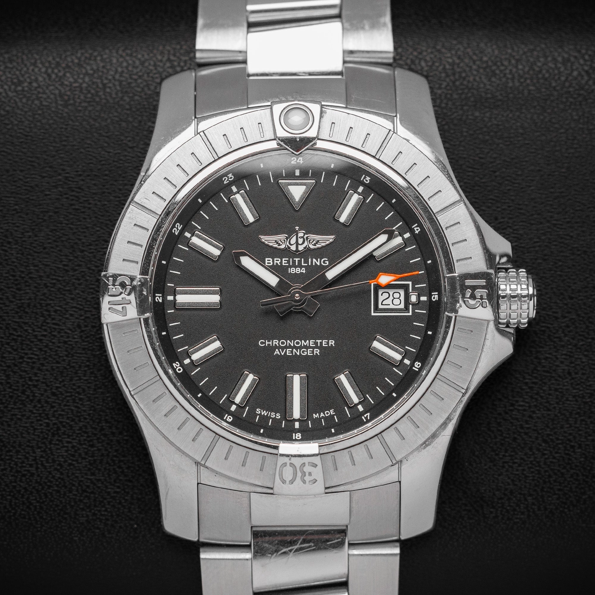 Breitling Avenger A17318