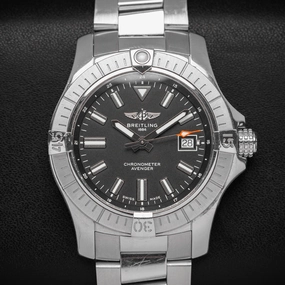 Breitling Avenger A17318