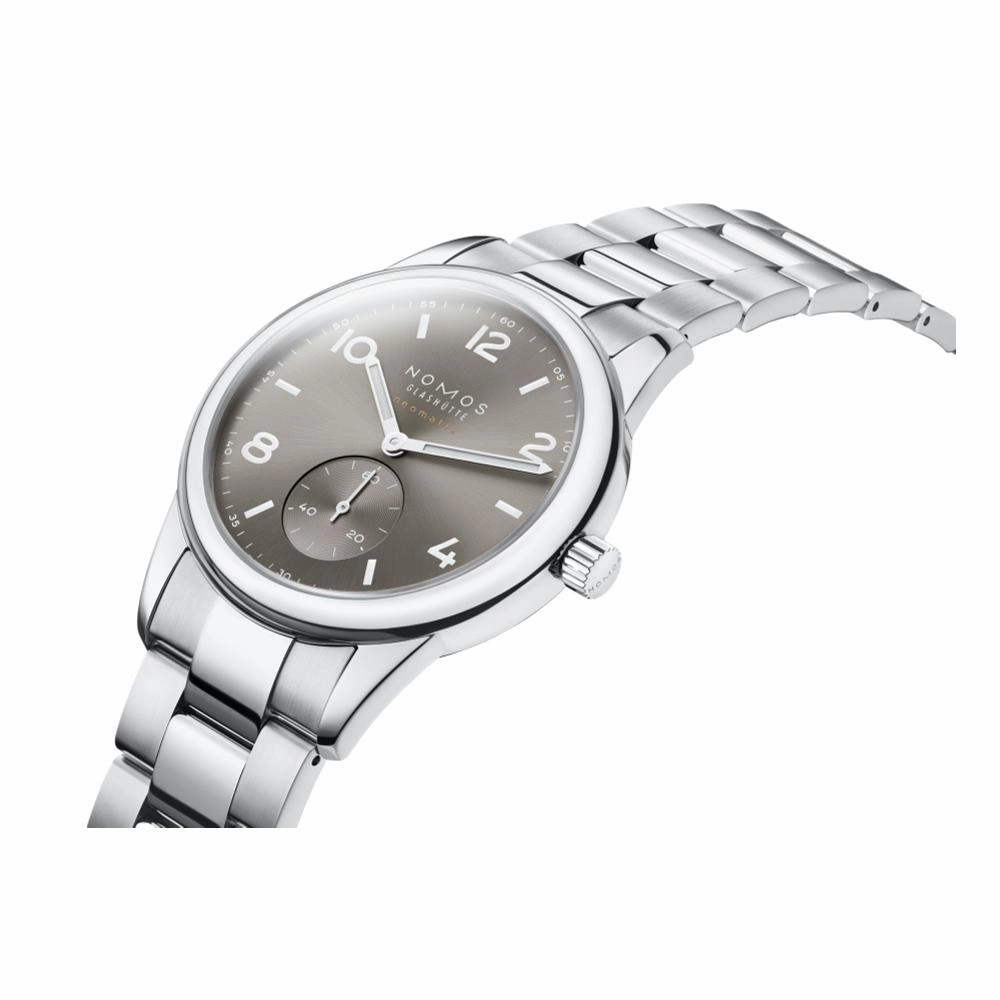Club Sport Neomatik 39mm - Smoke on Bracelet