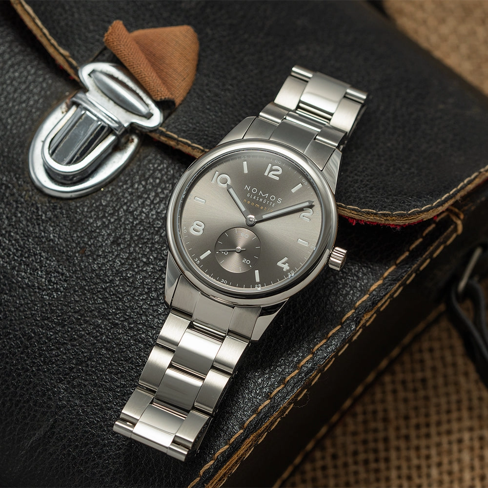 Club Sport Neomatik 39mm - Smoke on Bracelet