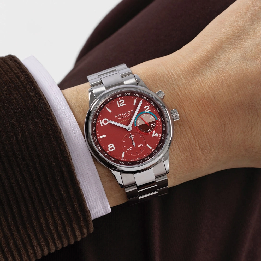 Club Sport Neomatik Worldtimer Limited Edition 40mm - Magma on Bracelet