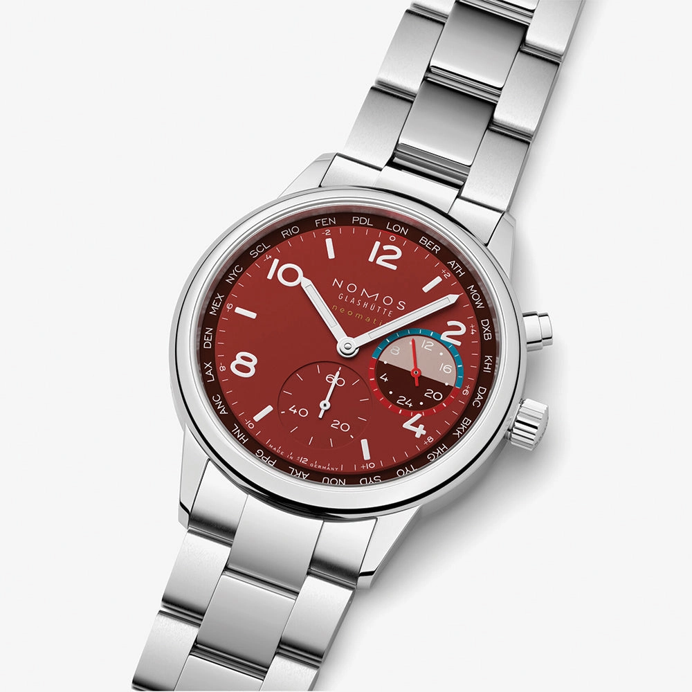 Club Sport Neomatik Worldtimer Limited Edition 40mm - Magma on Bracelet