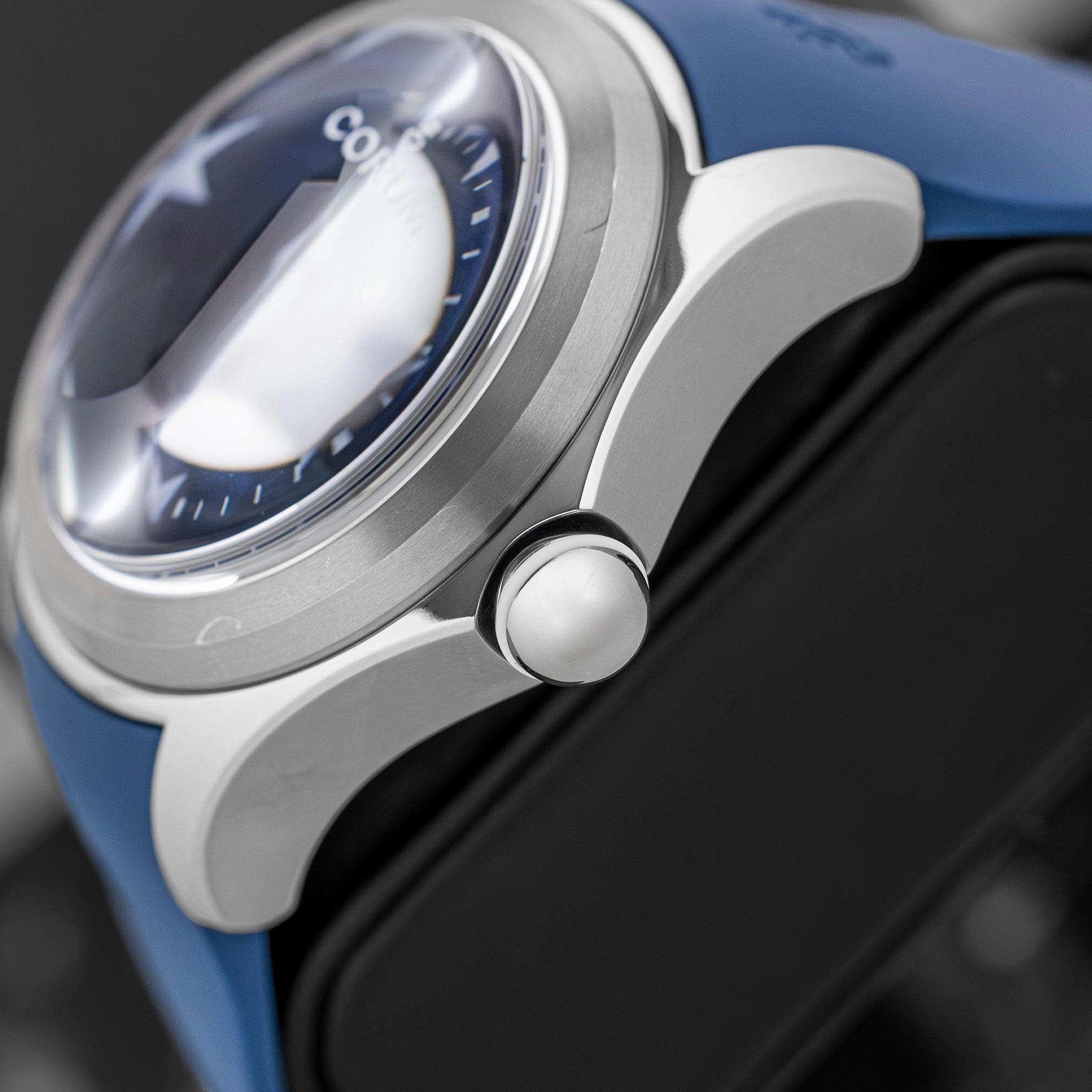 Corum Bubble Flag 082.310.20/0373US01