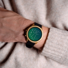 Gold coloured OOZOO smartwatch with black rubber strap - Q00301