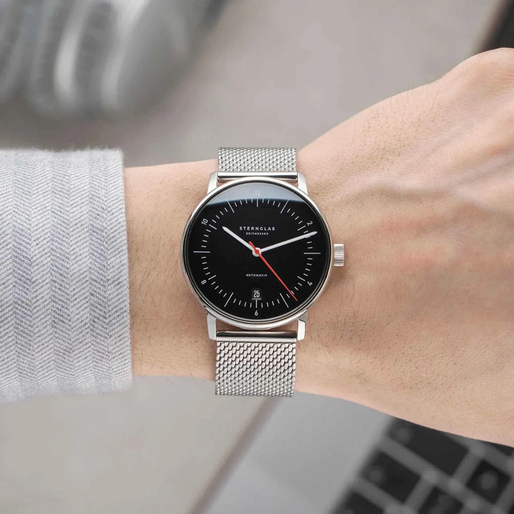 Naos Automatic 38mm - Black on Milanaise bracelet