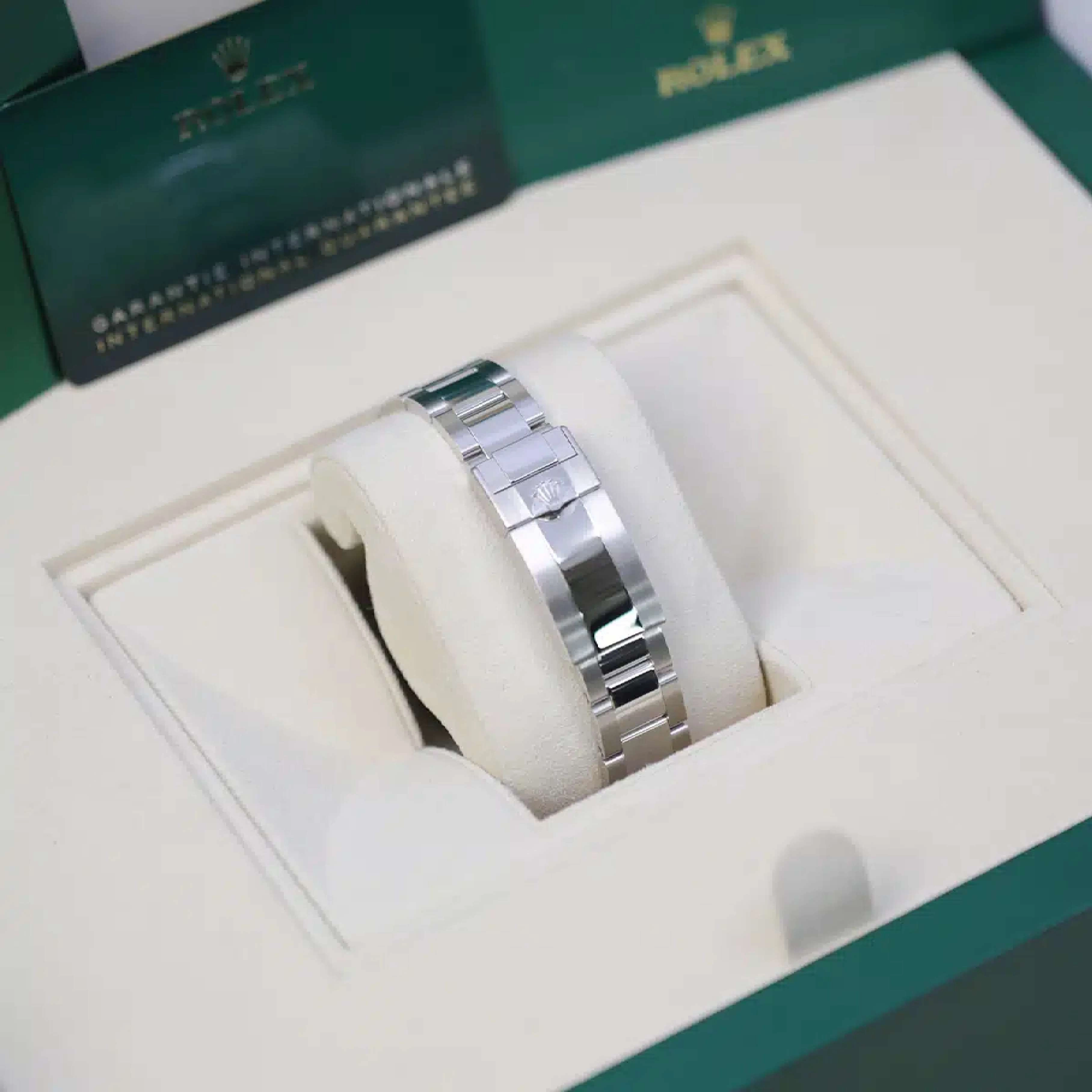 Rolex Cosmograph Daytona 40mm - Ref: 116506-0002 - Ice Blue Index Dial & Ceramic Bezel, Platinum Oyster Bracelet Men's Watch