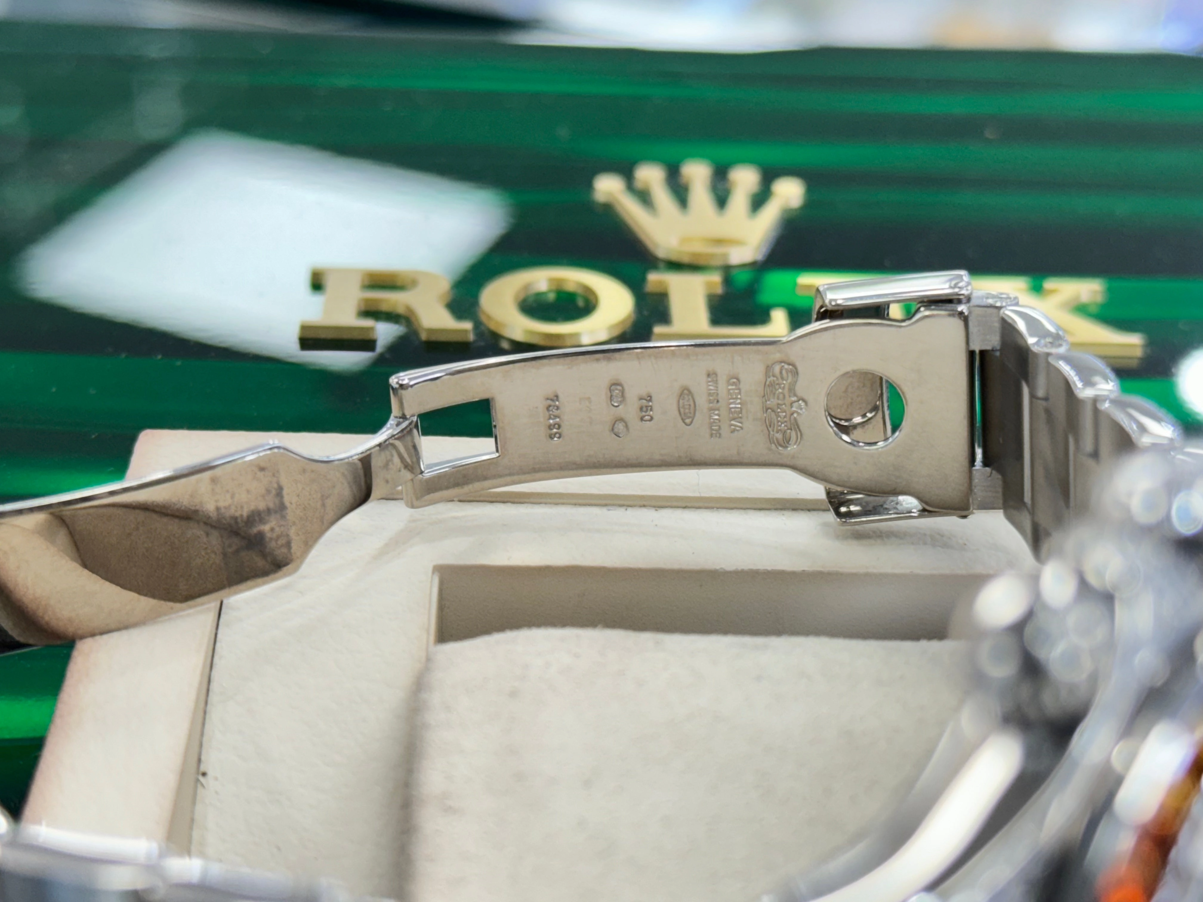 Rolex Daytona 116509 Custom Rainbow Diamonds And Sapphires 18K white Gold Watch MINT