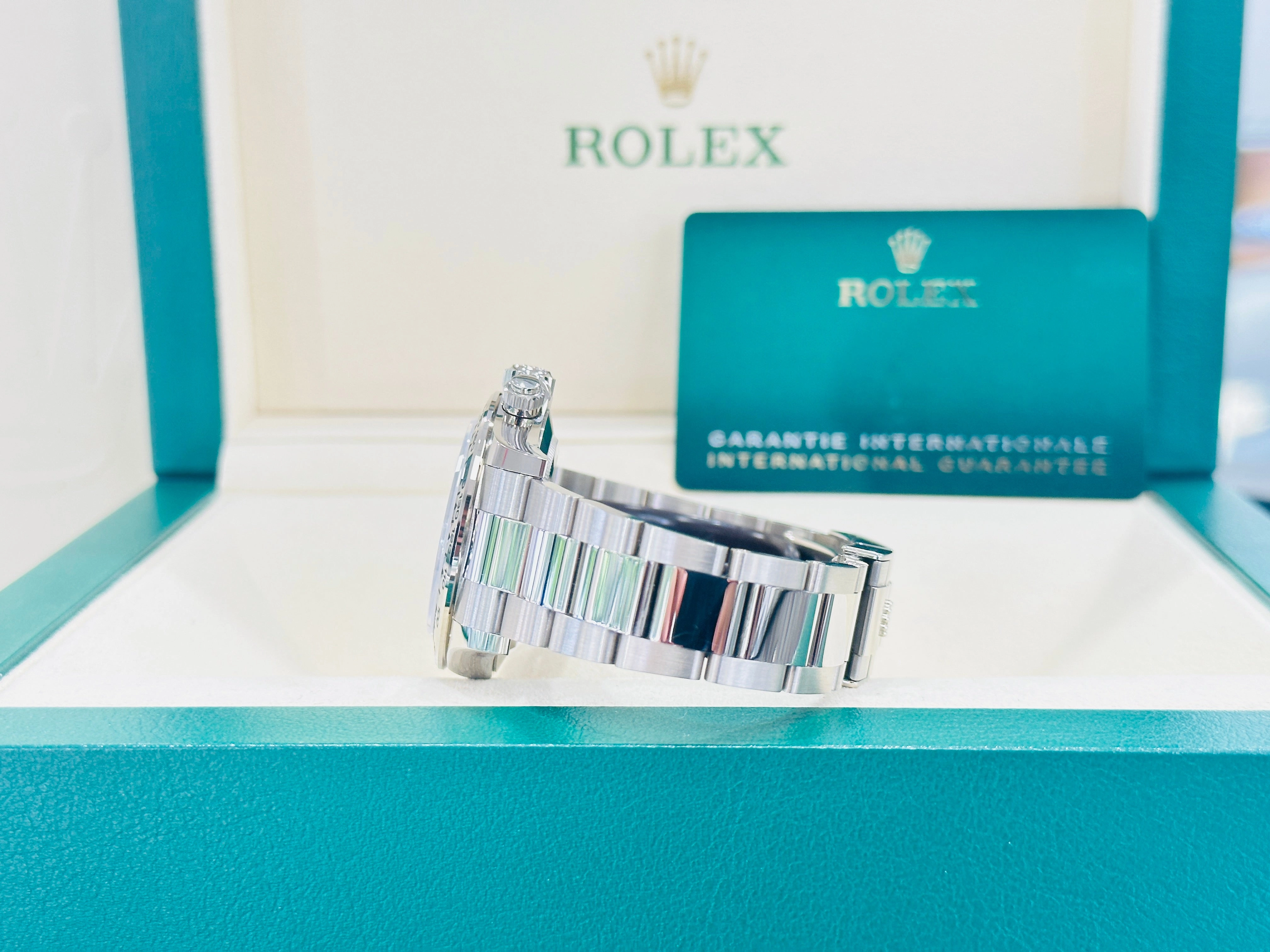 Rolex Daytona 116509 Factory Diamond Mother Of Pearl Dial Box and Papers Unworn