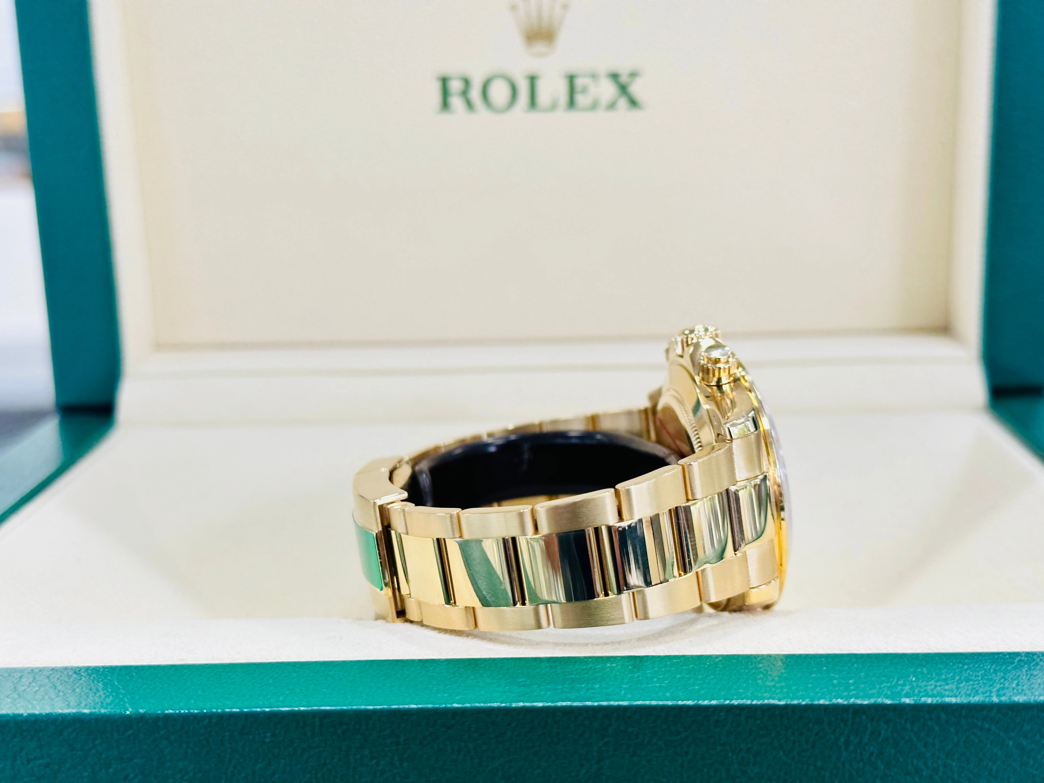 Rolex Daytona 116528 Black Dial Yellow Gold PreOwned Box