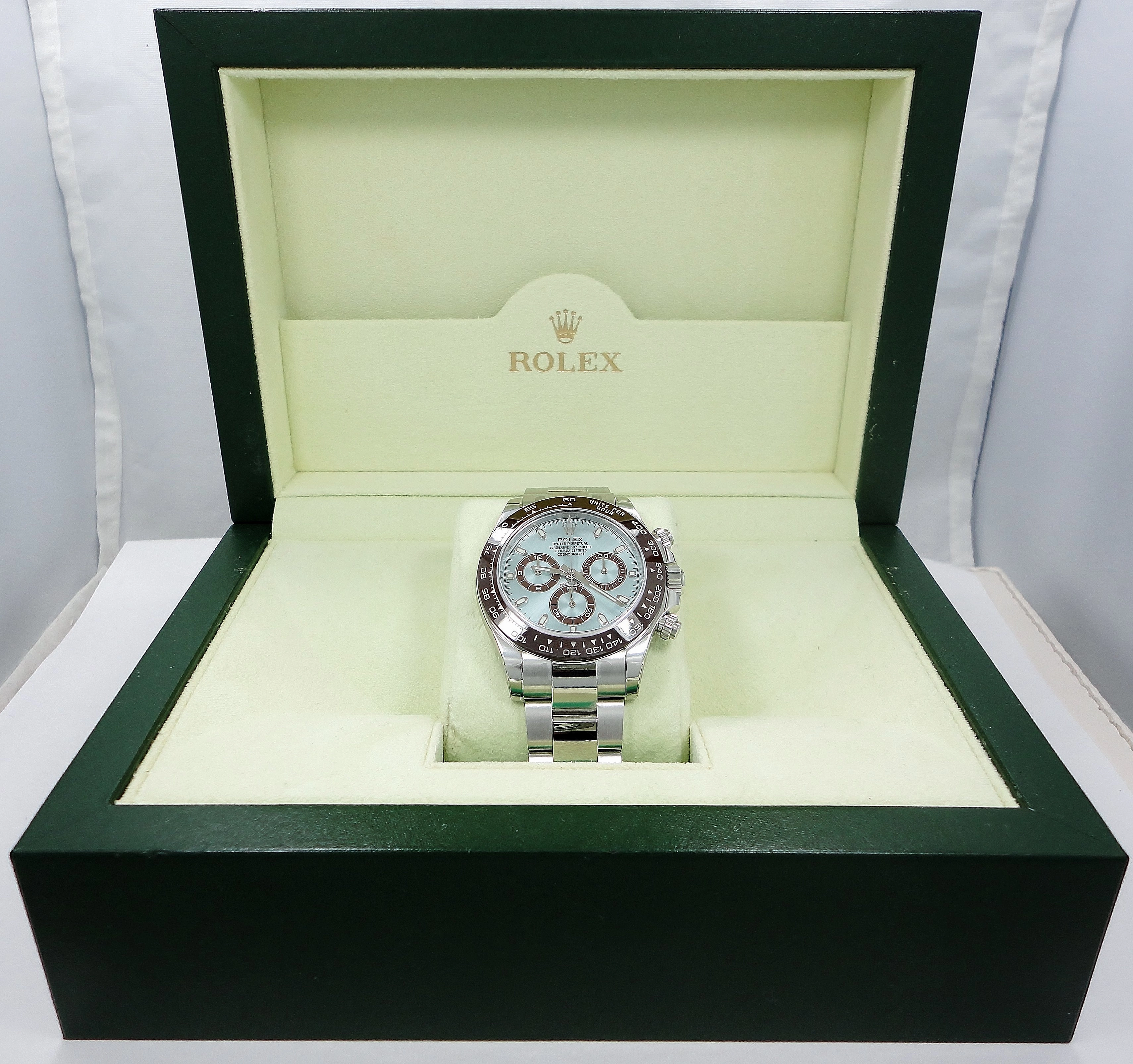 Rolex Oyster Perpetual Cosmograph Daytona 116506 BOX/PAPERS