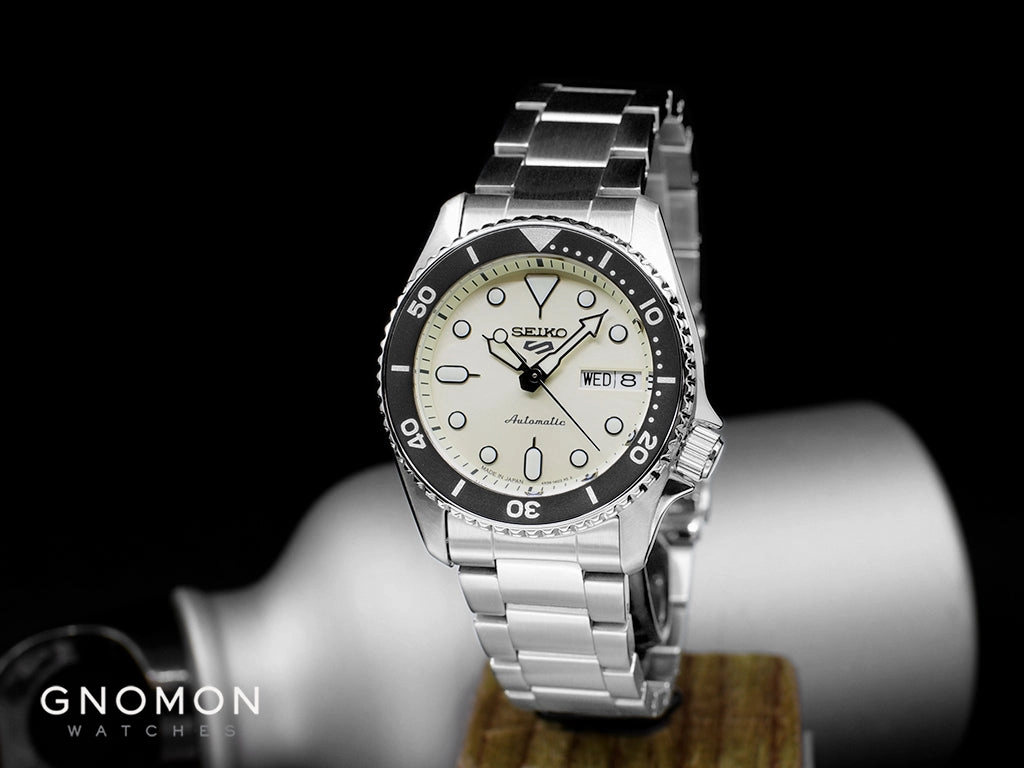 Seiko 5 Sports Sports Style 38mm Champagne White Ref. SBSA227