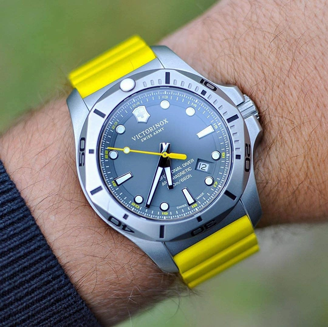 Victorinox I.N.O.X. Analog Quartz Watch with Titanium Strap, Yellow, 22 (Model: 241844)