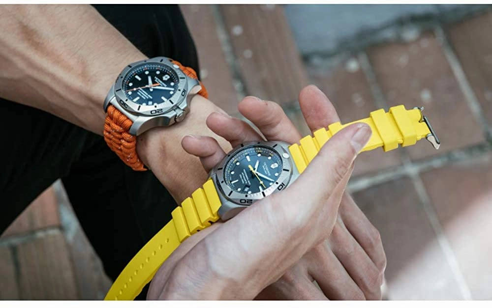 Victorinox I.N.O.X. Analog Quartz Watch with Titanium Strap, Yellow, 22 (Model: 241844)