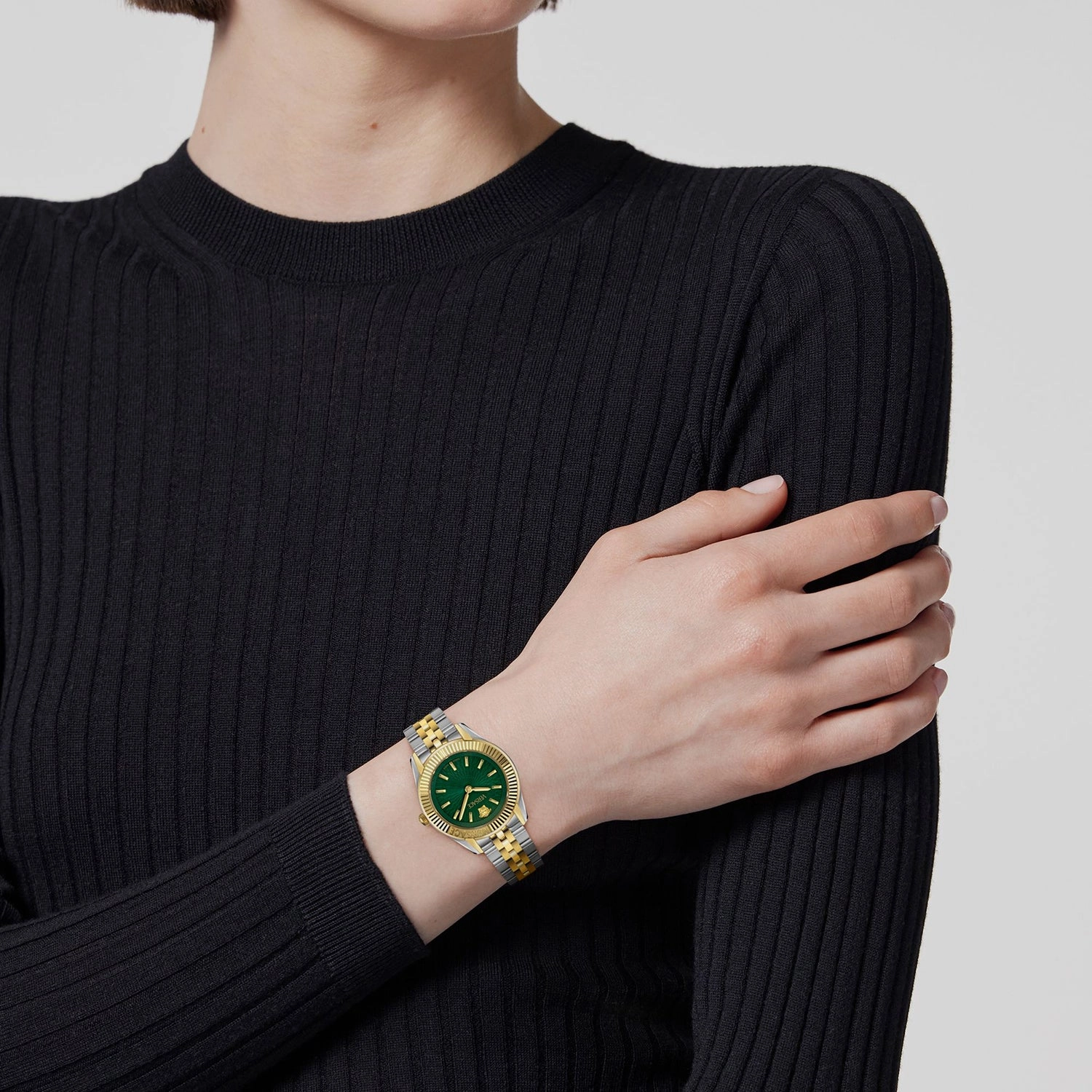 Women Quartz Green Dial Analog Stainless Steel Watch VE9CA0324
